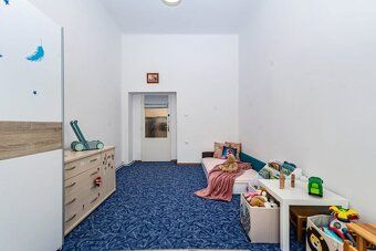 Luxusně vybavený byt 5+1, 137 m2 se zahrádkou v žádané lokal