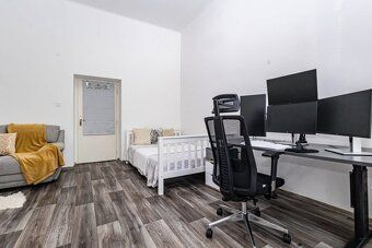Luxusně vybavený byt 5+1, 137 m2 se zahrádkou v žádané lokal