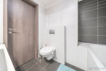 Hledáte moderní bydlení, které kombinuje komfort novostavby 