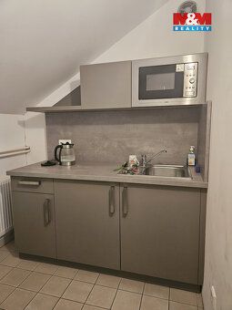 Do podnájmu nabízíme prostor o výměře 20 m2 ve 3. patře admi