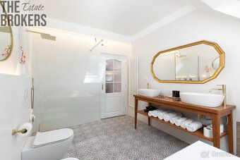 Nabízíme k prodeji výjimečný historický objekt Parkhotel Vrb