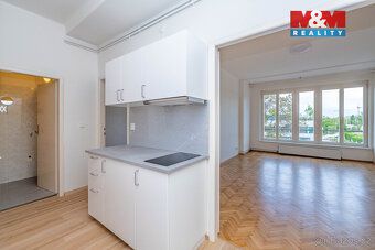 Nabídka pronájmu prostorného světlého bytu 2+kk s balkonem, 