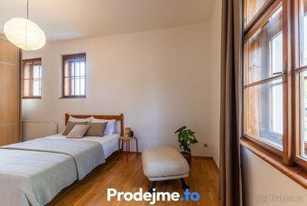 Ev.č. 100256 Designový interiér, krbová kamna a skrytá praco