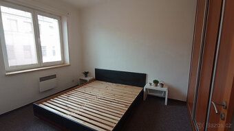 K dlouhodobému podnájmu nabízíme moderně zařízený byt 2+1 v 