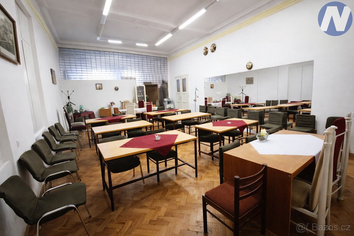 Nabízíme k pronájmu konferenční / víceúčelový sál s kapacito