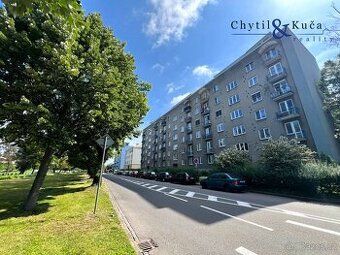 Nabízíme k pronájmu panelový byt 2+1 v 7.patře s výtahem, na