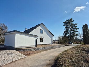 Nabízíme dům se dvěma samostatnými bytovými jednotkami v obc