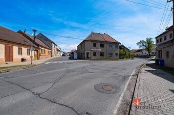 Prodej ubytovacího zařízení v obci Mladotice. Objekt se nach