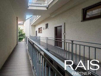 Nabízím prostorný byt 2+kk se šatnou o podlahové ploše 66,74