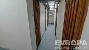 Exkluzivně nabízíme nevybavený byt 3+1 v osmém patře panelov