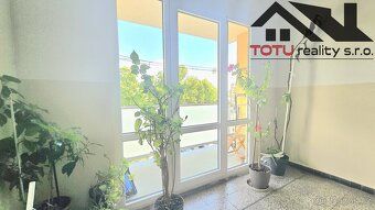 Nabízíme k pronájmu byt 2+kk o velikosti 38 m2 na nábřeží 17