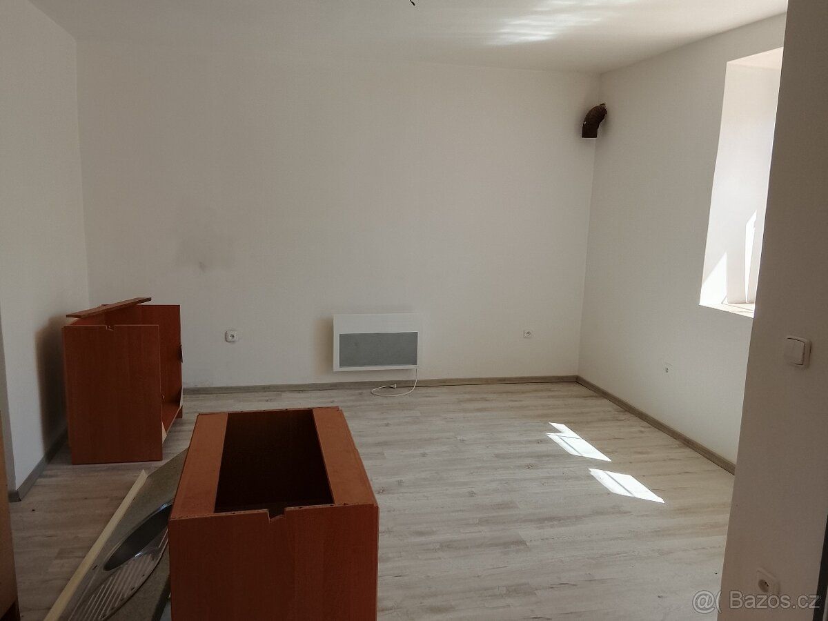 Pronájmem bytu 2+1 a 1+1 nedaleko Chlumce nad Cidlinou. Cena