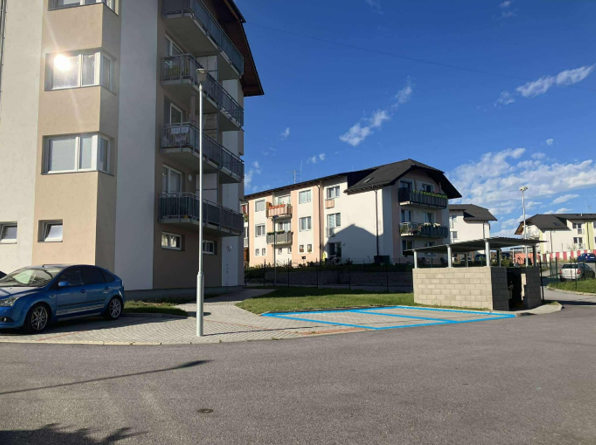 Parkovací stání lze pronajmout i jednotlivě a k okamžitému u