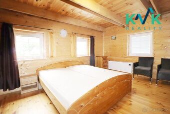 Nabízíme k prodeji stylový apartmánový dům situovaný v klidn