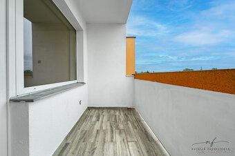 Hledáte prostorný byt po velmi kvalitní rekonstrukci, kde už