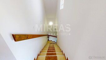 Nabízíme k prodeji samostatně stojící rodinný dům, o dispozi