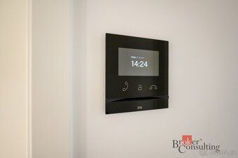 Byt 1+kk s lodžií a garážovým stánímNabízíme k dlouhodobému 