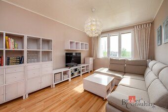 PRODEJ: Světlý byt 3+1 po kompletní rekonstrukci (72 m²) – u