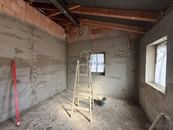 Byt I se nachází v 1. nadzemním podlaží domu a nabízí velmi 