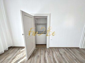 Nabízíme k pronájmu prostorný a velmi světlý byt o dispozici