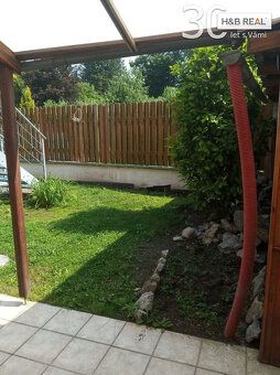 Nabízíme k pronájmu útulný byt 2+kk (40m2) v 1. patře (II. N