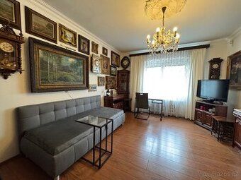Nabízíme k pronájmu byt 1+KK o velikosti 25 m2. Částečně vyb
