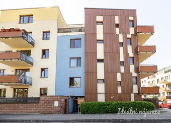 Nabízíme k pronájmu byt 1+KK o velikosti 25 m2. Částečně vyb