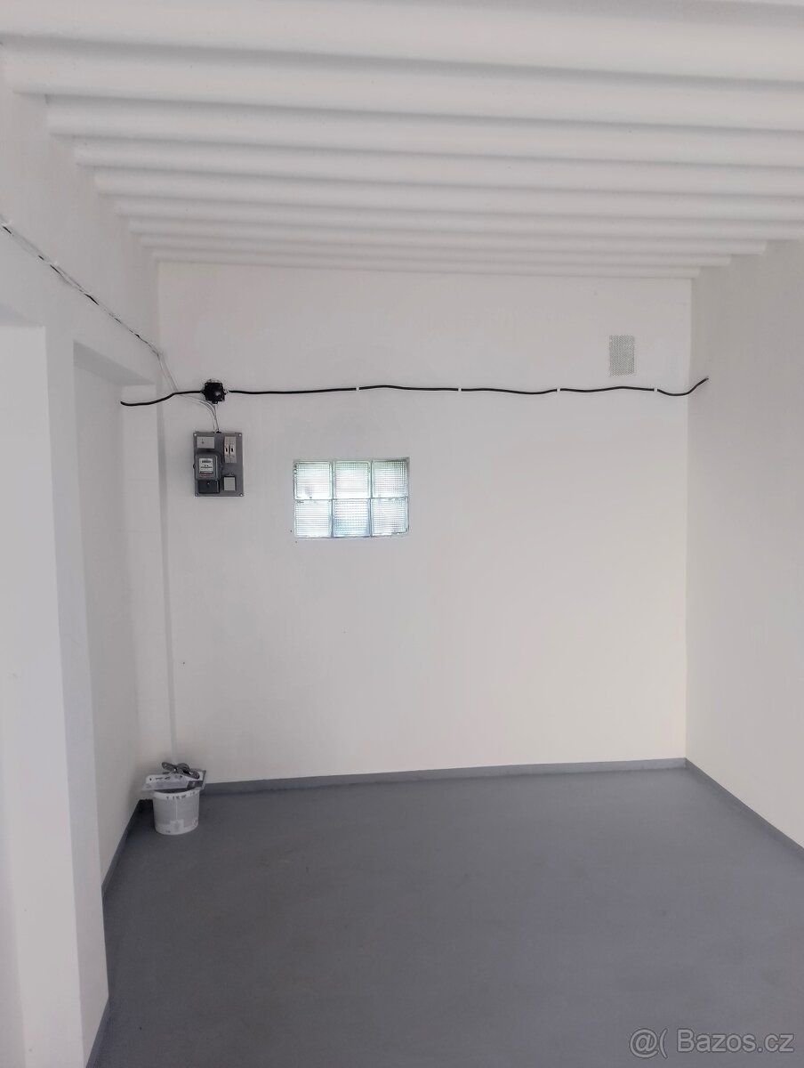 Nabízím k pronájmu garáž o výměře 17 m² v Brně-Komárově, uli