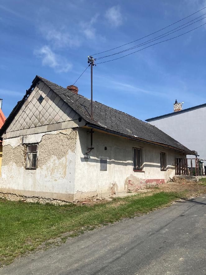 PRODÁM RD,PO ČÁSTEČNÉ REKONSTRUKCI,2+1,WC KOUPELKA,DŮM JE PŘ