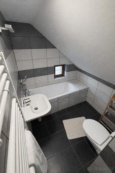 Nabízíme k dlouhodobému pronájmu moderní rodinný dům 6+kk. V