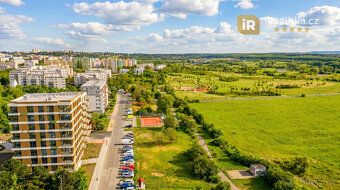 Pronájem garážového stání v novostavbě bytového domu, který 