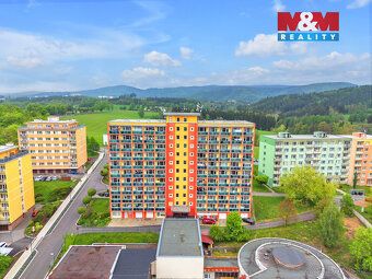 Nabízíme k prodeji byt 1+kk a celkové ploše 34 m² se zasklen
