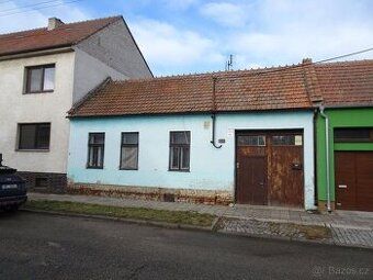 Prodám dům se zahradou na zbourání (jako stavební místo) v o