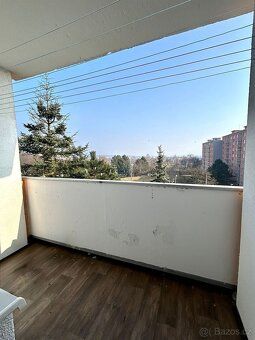 Dovolujeme si Vám nabídnout k pronájmu byt 2+1 v Chomutově. 