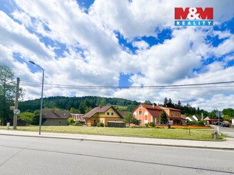 Nabízíme k prodeji pozemek k bydlení o výměře 1 315 m² v cen