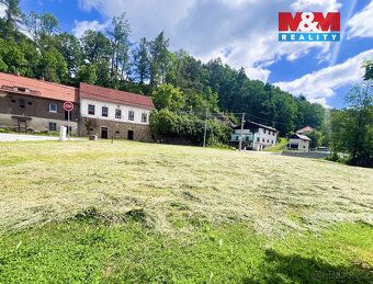 Nabízíme k prodeji pozemek k bydlení o výměře 1 315 m² v cen