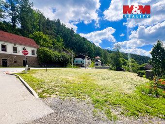 Nabízíme k prodeji pozemek k bydlení o výměře 1 315 m² v cen