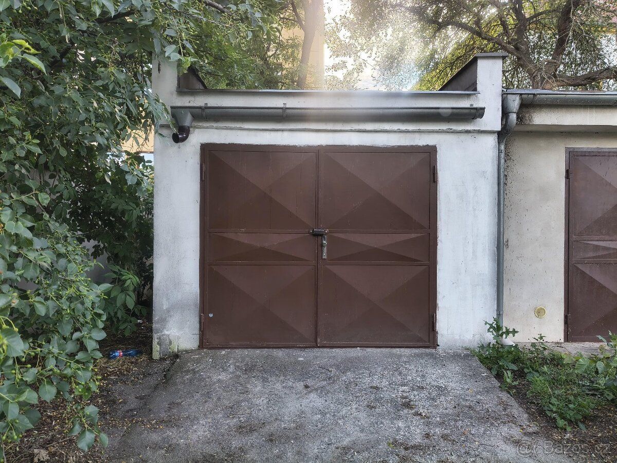Nabízím k prodeji řadovou garáž o výměře 21 m² v klidné loka