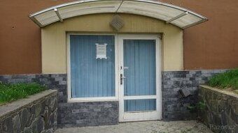 Nabízím k pronajmu klimatizované komerční prostory o ploše c