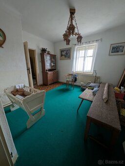 Prodej prostorného rodinného domu 5+1 s velkým pozemkem a st