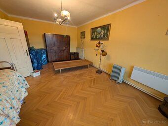 Prodej prostorného rodinného domu 5+1 s velkým pozemkem a st