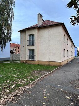 Nabízíme pronájem pokoje o rozloze cca 20m2. Dům je po celko