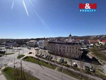 Nabízíme družstevní byt v šestém patře panelového domu. Byt 