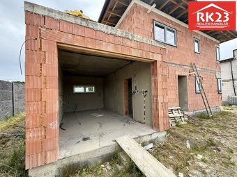 Ev.č. 02132 Nabízíme k prodeji rozestavěný rodinný dům 5+kk 