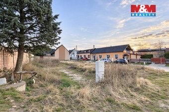 Ve výhradním zastoupení prodáváme pozemek k bydlení o výměře