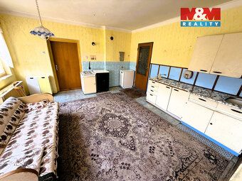 Nabízíme ke koupi dům se dvěma bytovými jednotkami v obci Ra