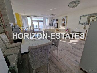 Nabízíme k prodeji mimořádně prostorný třípokojový byt 3+kk 