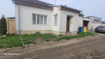 Dovoluji si Vám nabídnout rodinný dům v obci  Cholina, okres
