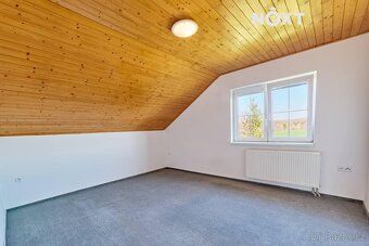 Rodiny dům 6+2, podlahová plocha 180 m2 a pozemek 882 m2
Nab