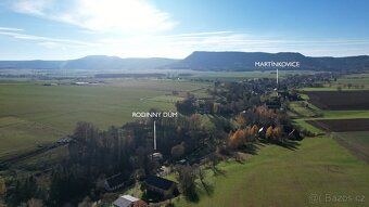 Nemovitost se nachází na pozemku o celkové výměře 2 861 m². 
